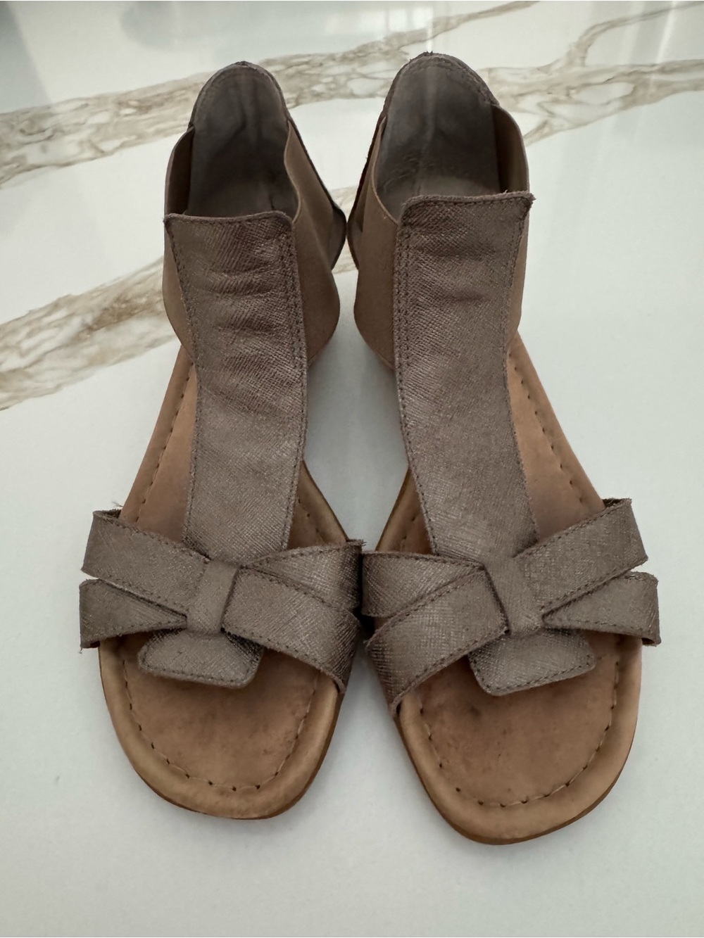 THE FLEXX Women's Taupe Bow-Front Open-Toe Sandals
